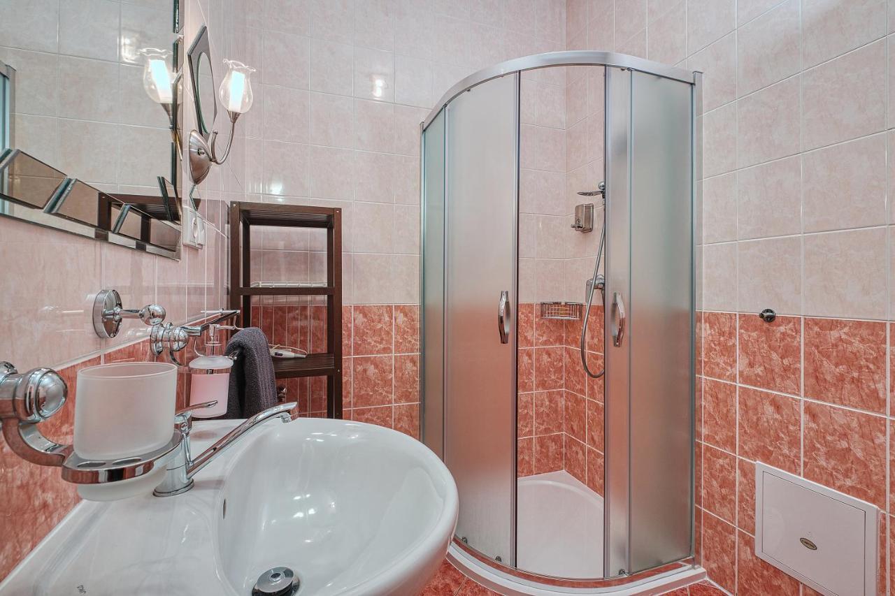 Apartments White - Hill Черни Дул Екстериор снимка