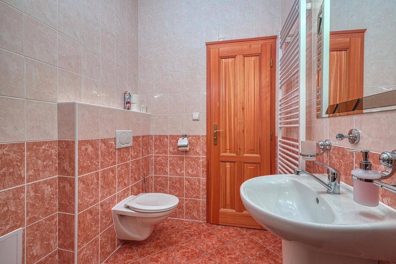 Apartments White - Hill Черни Дул Екстериор снимка