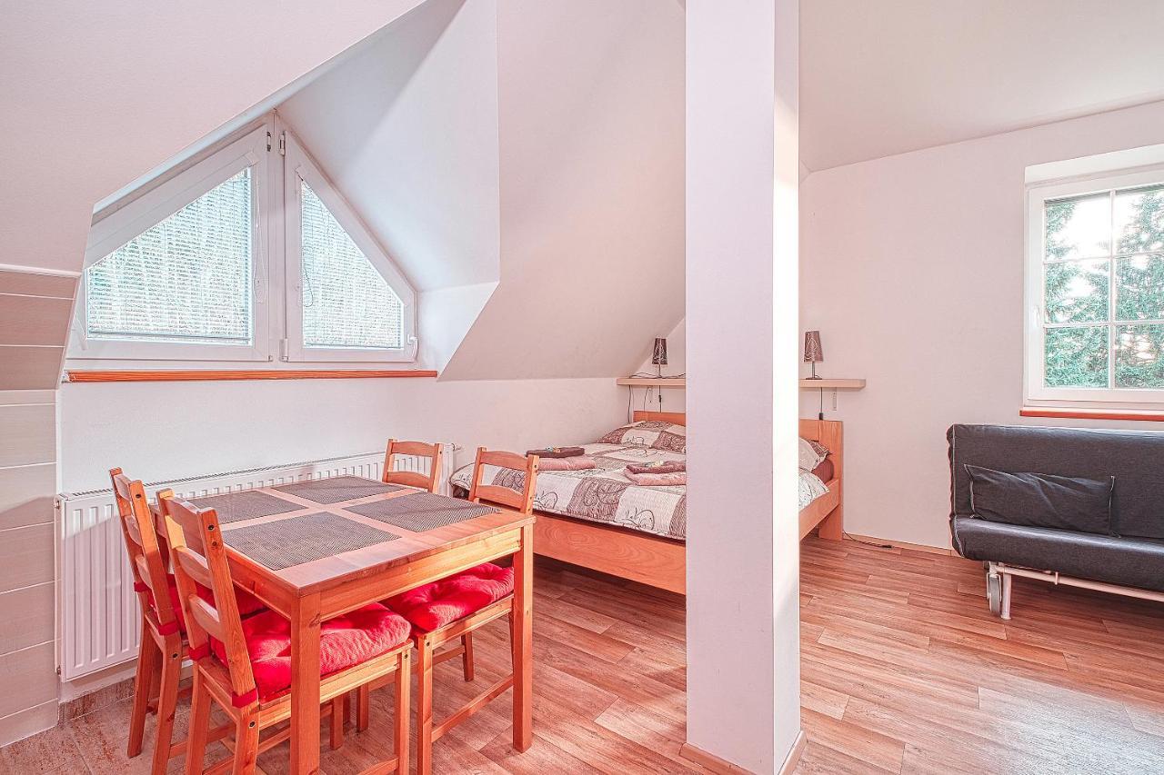 Apartments White - Hill Черни Дул Екстериор снимка