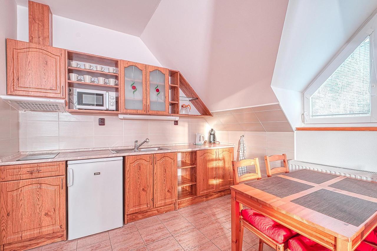 Apartments White - Hill Черни Дул Екстериор снимка